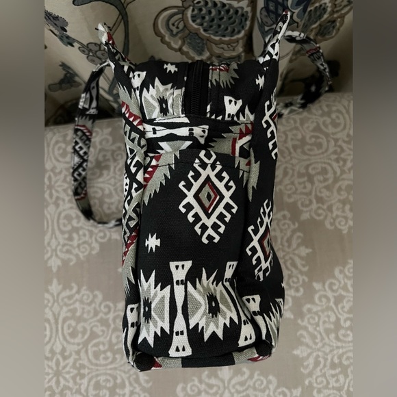 Nice Southwestern Pattern Zip Shoulder Bag - Picture 3 of 13